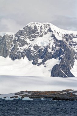 Antarktika 'da yolculuk. Antarktika Yarımadası - Palmer Takımadası - Neumayer Kanalı. Küresel ısınma peri masalı manzarası