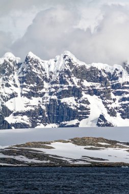 Antarktika 'da yolculuk. Antarktika Yarımadası - Palmer Takımadası - Neumayer Kanalı. Küresel ısınma peri masalı manzarası