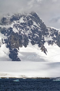Antarktika 'da yolculuk. Antarktika Yarımadası - Palmer Takımadası - Neumayer Kanalı. Küresel ısınma peri masalı manzarası
