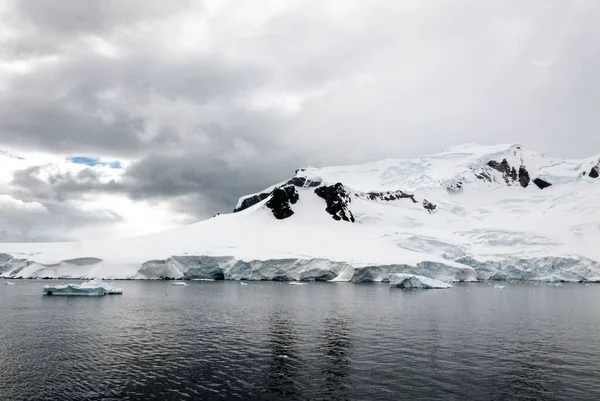 Kryssning Antarktis Antarktis Palmer Skärgård Neumayer Channel Global Uppvärmning Sagolandskap — Stockfoto