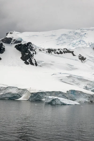 在南极洲 南极半岛 帕尔默群岛巡航 纽迈耶频道全球变暖 美丽的风景 — 图库照片