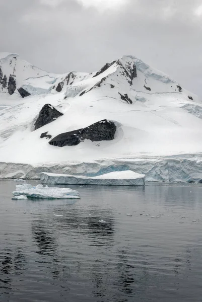 Cruising Antarctica Antarctic Peninsula Palmer Archipelago Neumayer Channel Global Warming — стоковое фото