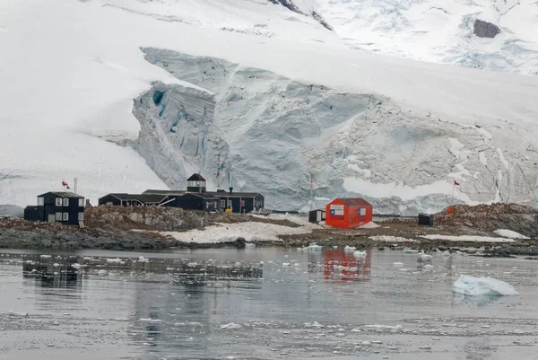 Kilátás Chilei Gonzales Videla Állomásra Antarktisz Kontinensének Vízihajóállomásán Paradise Bay — Stock Fotó