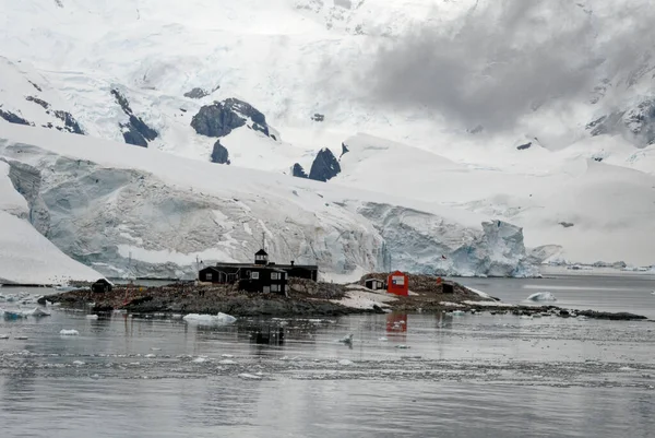 Antarktika Nın Cennet Körfezi Ndeki Waterboat Point Teki Şili Stasyonu — Stok fotoğraf