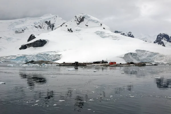 Κρουαζιέρες Στην Ανταρκτική Ανταρκτική Χερσόνησο Palmer Archipelago Κανάλι Νιούμαγιερ Υπερθέρμανση — Φωτογραφία Αρχείου