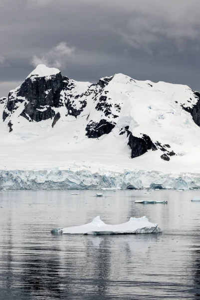 Κρουαζιέρες Στην Ανταρκτική Ανταρκτική Χερσόνησο Palmer Archipelago Κανάλι Νιούμαγιερ Υπερθέρμανση — Φωτογραφία Αρχείου