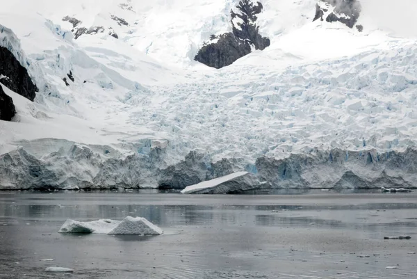 Cruising Antarctica Antarctic Peninsula Palmer Archipelago Neumayer Channel Global Warming — 스톡 사진
