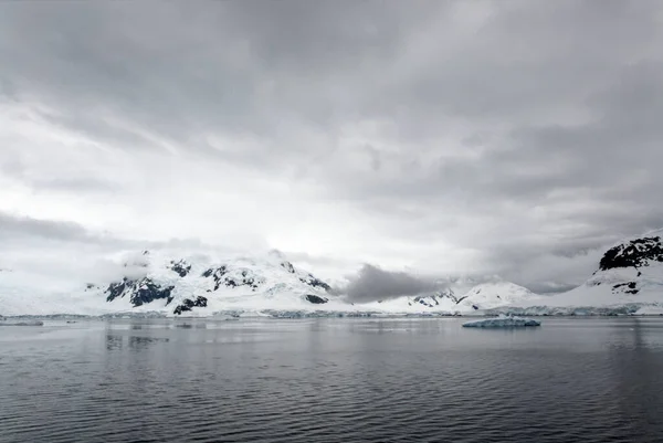 Cruising Antarctica Antarctic Peninsula Palmer Archipelago Neumayer Channel Global Warming — стоковое фото