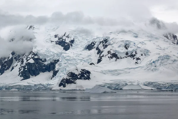 Cruising Antarctica Antarctic Peninsula Palmer Archipelago Neumayer Channel Global Warming — 스톡 사진