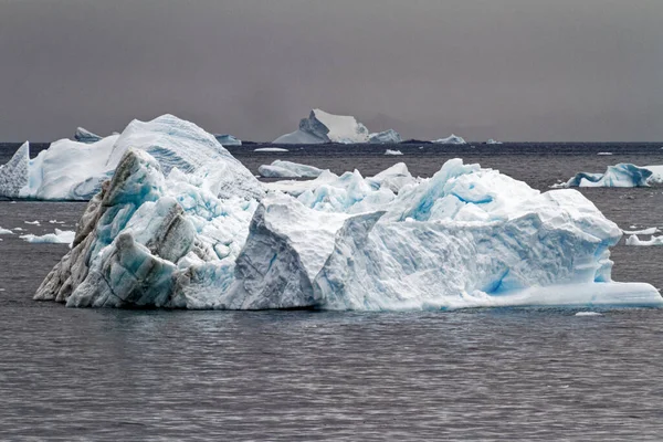 Antarktyda Półwysep Antarktyczny Zmiany Klimatu Globalne Ocieplenie Kawałki Pływającego Lodu — Zdjęcie stockowe