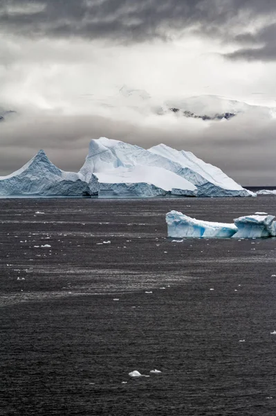 Kryssning Antarktis Antarktis Palmer Skärgård Neumayer Channel Global Uppvärmning Sagolandskap — Stockfoto