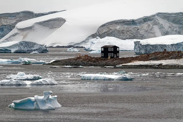 View Chilean Station Gonzales Videla Antarctic Mainland Waterboat Point Paradise — 스톡 사진