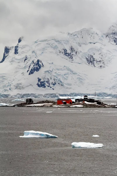 Widok Chilijską Stację Gonzales Videla Antarktyczny Punkt Wodny Paradise Bay — Zdjęcie stockowe