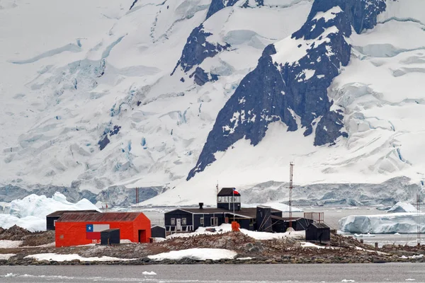 View Chilean Station Gonzales Videla Antarctic Mainland Waterboat Point Paradise — 스톡 사진