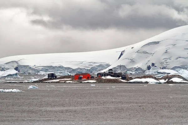 Vista Estação Chilena Gonzales Videla Ponto Barco Aquático Continente Antártico — Fotografia de Stock