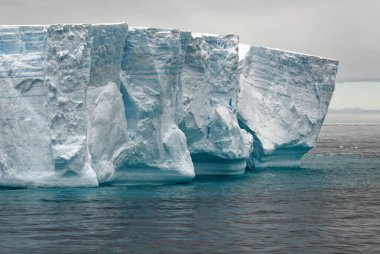 Antarktika, Antarktika Yarımadası, Palmer Takımadası, Neumayer Kanalı - Küresel ısınma - Peri masalı manzarası - Bransfield Boğazı 'ndaki Tabular Buzdağı