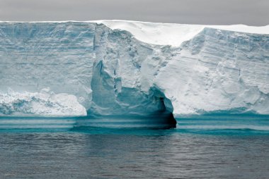 Antarktika, Antarktika Yarımadası, Palmer Takımadası, Neumayer Kanalı - Küresel ısınma - Peri masalı manzarası - Bransfield Boğazı 'ndaki Tabular Buzdağı