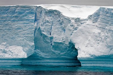 Antarktika, Antarktika Yarımadası, Palmer Takımadası, Neumayer Kanalı - Küresel ısınma - Peri masalı manzarası - Bransfield Boğazı 'ndaki Tabular Buzdağı
