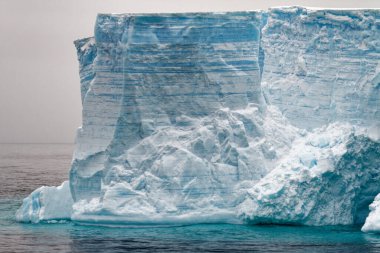 Antarktika, Antarktika Yarımadası, Palmer Takımadası, Neumayer Kanalı - Küresel ısınma - Peri masalı manzarası - Bransfield Boğazı 'ndaki Tabular Buzdağı