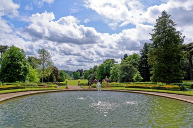 Warwick Kalesi 'ndeki Garden and Fountain Warwick, Warwickshire, İngiltere. 20 Mayıs 2022.