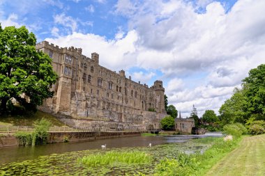 Warwick Şatosu - Warwick, Warwickshire 'daki ortaçağ kalesi - İngiltere, İngiltere. Fatih William tarafından 1068 'de inşa edildi. 20 Mayıs 2022.