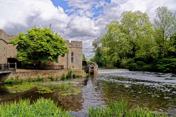 River Avon Garden Binnen Het Warwick Castle Terrein Warwick Warwickshire — Stockfoto