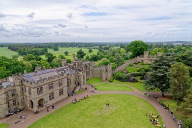 Warwick Şatosu - Warwick, Warwickshire 'daki ortaçağ kalesi - İngiltere, İngiltere. Fatih William tarafından 1068 'de inşa edildi. 20 Mayıs 2022.