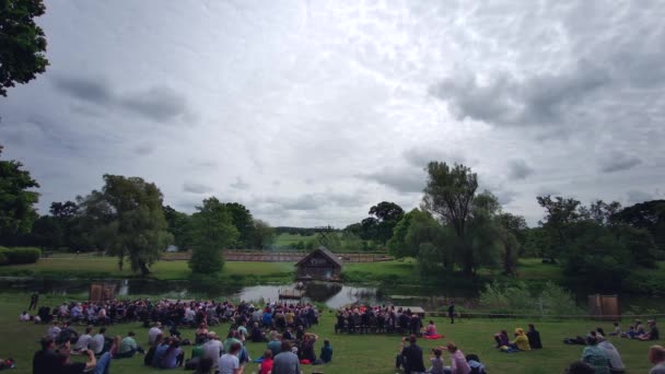 Show Falcoaria Warwick Castle Warwick Warwickshire Inglaterra Reino Unido Maio — Vídeo de Stock