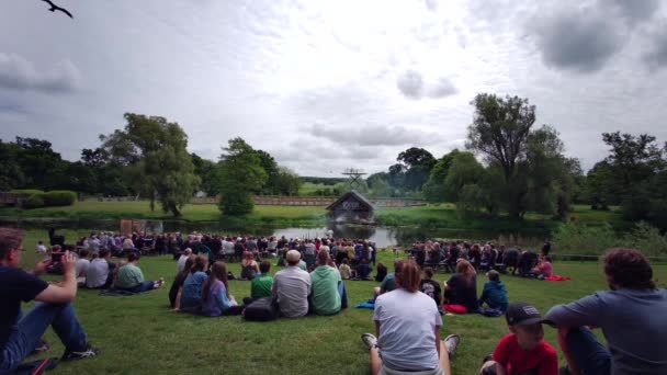 Espectáculo Cetrería Warwick Castle Warwick Warwickshire Inglaterra Reino Unido Mayo — Vídeo de stock