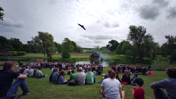 Espectáculo Cetrería Warwick Castle Warwick Warwickshire Inglaterra Reino Unido Mayo — Vídeo de stock