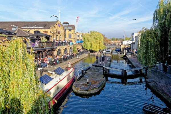 London October 31Ts 2015 Camden Town Canals Busy Colourful Shops — Stockfoto