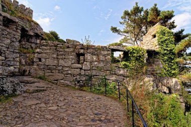 Aziz Michael Dağı 'nın ikonik simgesi. Normandiya' daki Mont Saint-Michel 'in Cornish muadili. Marazion - Cornwall, İngiltere, Birleşik Krallık. 14 Ağustos 2022