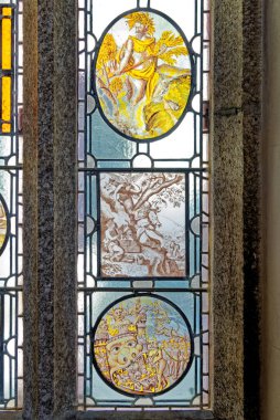 St. Michael Dağı 'nın içinde lekeli cam pencere. Normandiya' daki Mont Saint-Michel 'in Cornish' li muadili. Marazion - Cornwall, İngiltere, Birleşik Krallık. 14 Ağustos 2022