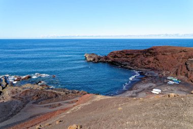 Atlantic View of Charco de los Clicos in Playa el golfo in El Golfo Lanzarote Adası, Kanarya Adaları, İspanya.