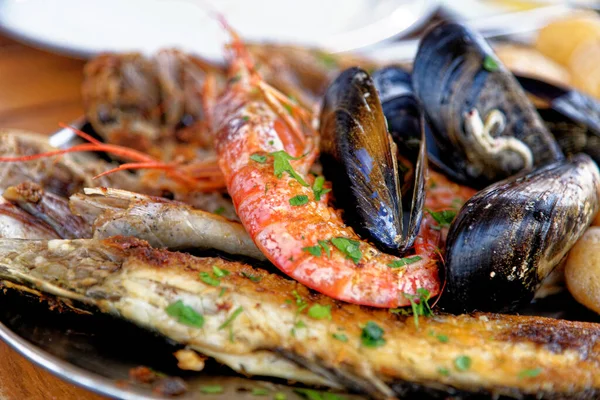 Eten Familie Zeevruchten Schotel Verse Zeevruchten Schotel Klaar Worden Geserveerd — Stockfoto