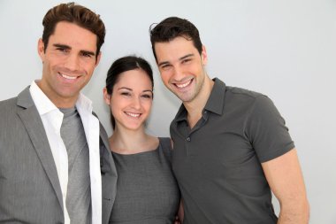 Bir grup mutlu genç.