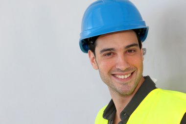 İnşaat staj güvenlik kask ile