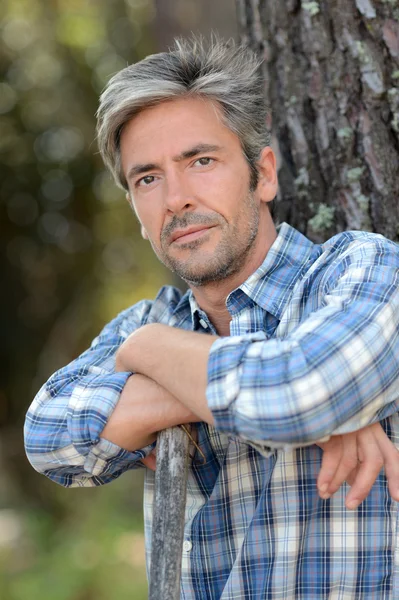 Portrait of middle-aged man standing against tree — Stock Photo, Image