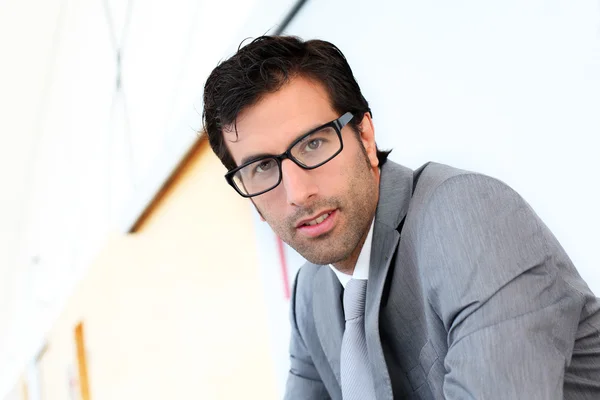 Retrato de homem de negócios com óculos — Fotografia de Stock