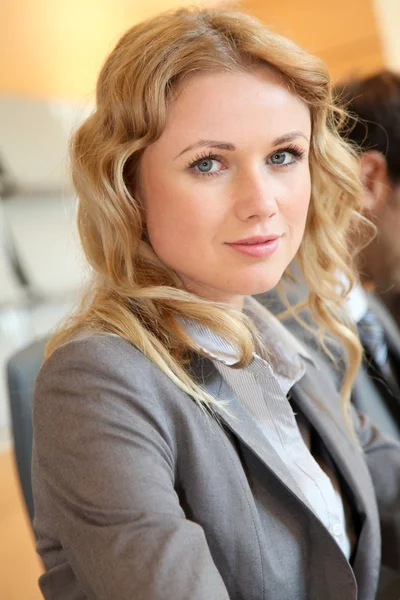 Portrait of beautiful young businesswoman — Stock Photo, Image