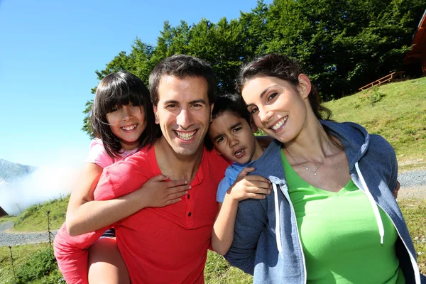 Parents and children standing in natural landscape — Stock Photo, Image