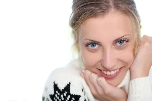 Retrato de bela menina loira — Fotografia de Stock