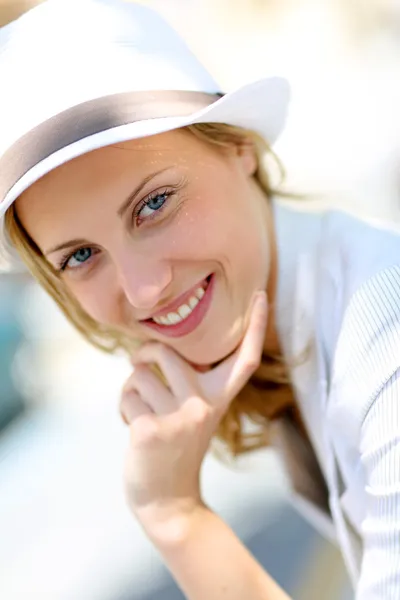 Closeup of beautiful young woman with hat — Stock Photo, Image