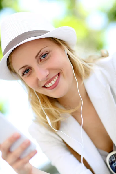 Attractive young blond girl using smartphone — Stock Photo, Image