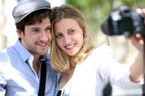 Young couple taking picture of each other — Stock Photo, Image