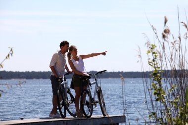 Çift ayakta bisiklet ile bir köprü