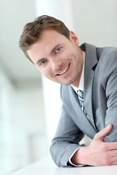 Portrait of businessman waiting in hall — Stock Photo, Image