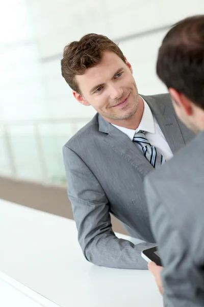 Business meeting in building hallway — Stock Photo, Image