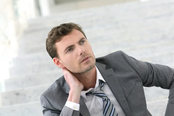 Retrato de empresário exausto por causa da perda de emprego — Fotografia de Stock