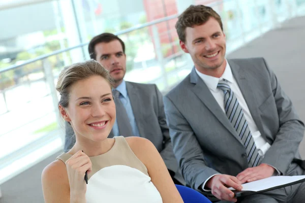 Grupp av företag i konferensrum — Stockfoto